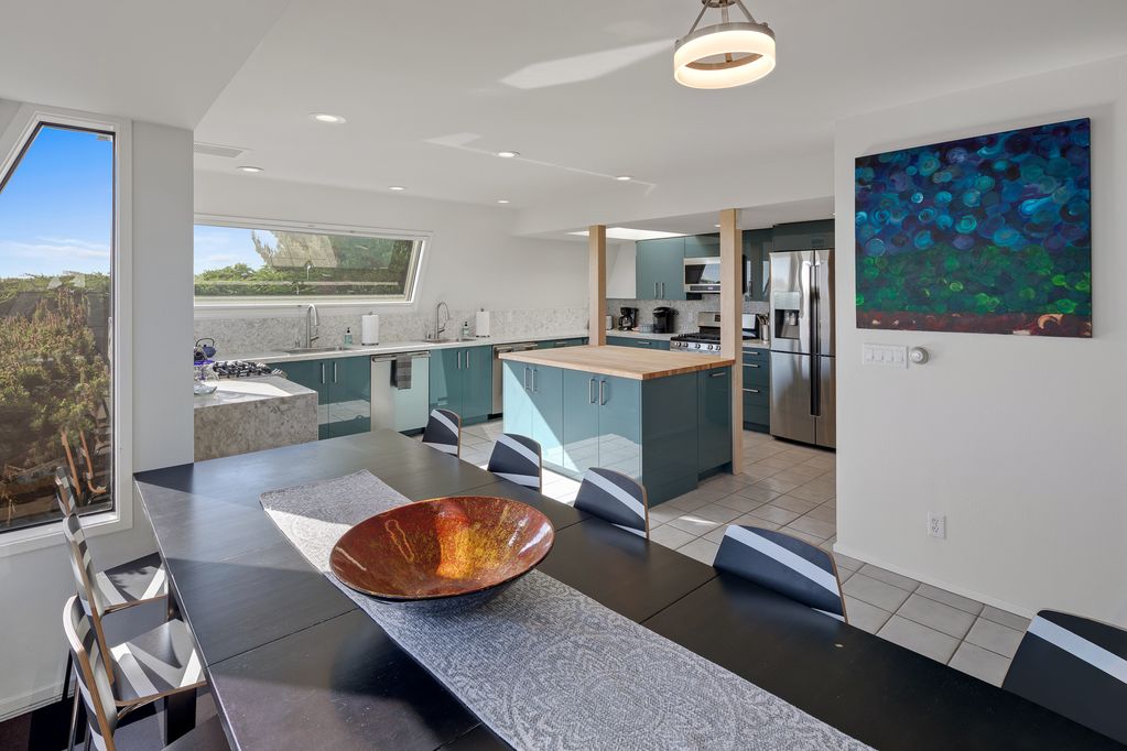 Switi Hoso double kitchen